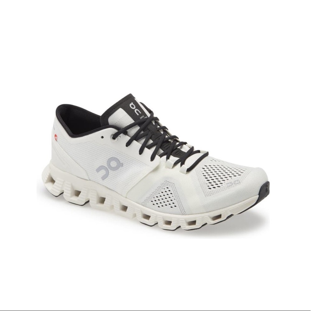 ON CLOUD X Training shoe women’s size 8.5 white/black